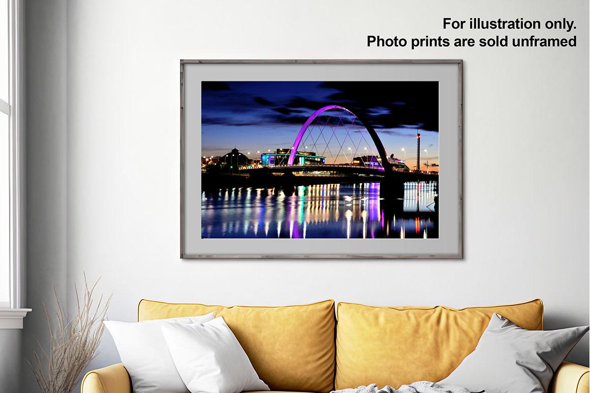 Squinty Bridge colour print in frame with text overlay